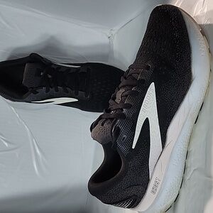 Brooks Women's Ghost 16 Black White Orchid Ice Sz 10